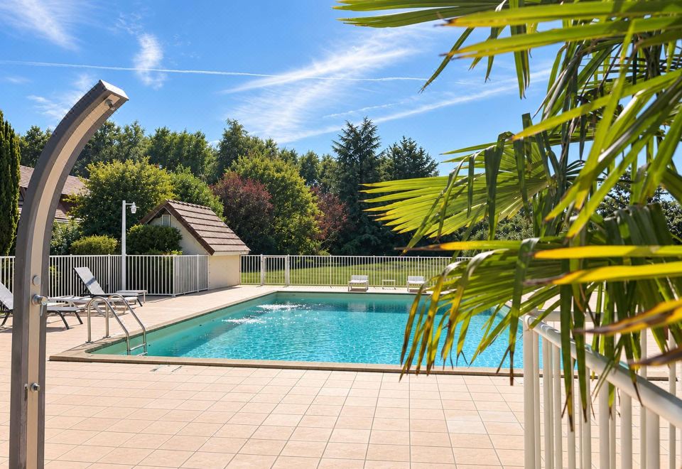 Mercure Auxerre Autoroute du Soleil - Housity