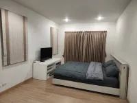 Spacious Entire House with shared Fitness Room and Shared Indoor Pool in club - شرفة