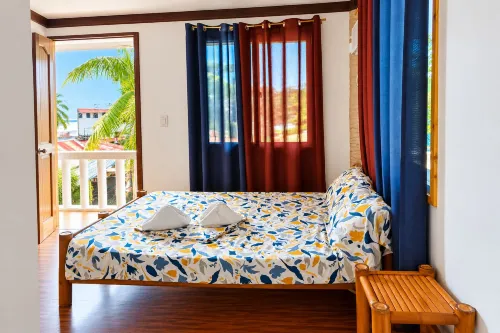 Guanna's Place Room and Resto Bar - Airport Shuttle