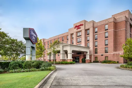 Hampton Inn Wilmington-University Area/Smith Creek Station Отели в г. Уилмингтон