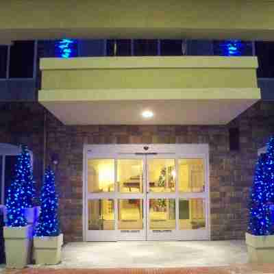 Holiday Inn Express & Suites Omaha I - 80 Hotel Exterior