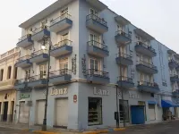 Hotel Trianon Hotels near Centro Comercial Brisas