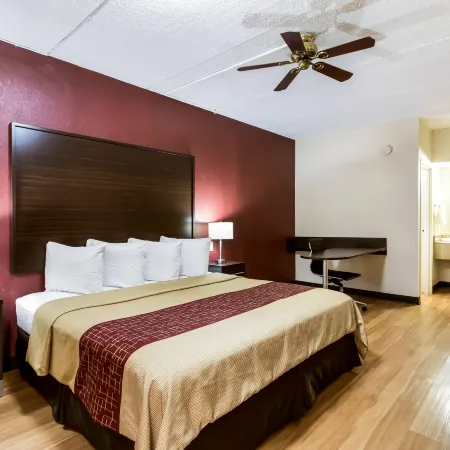 Red Roof Inn & Suites Statesboro - University