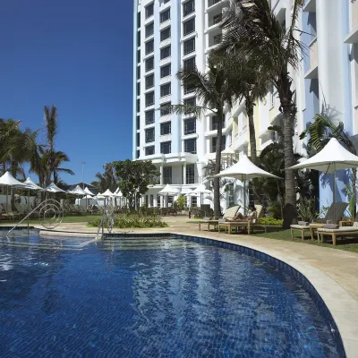 Suncoast Hotel & Towers Отели рядом с достопримечательностью «Мини-Город»