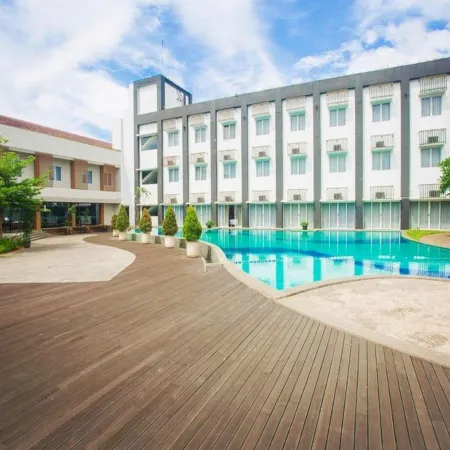 Front One Akshaya Hotel Karawang