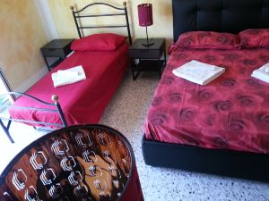 B & b Oasis Passion Fiera - Triple Room with Wifi and AC, External Bathroom