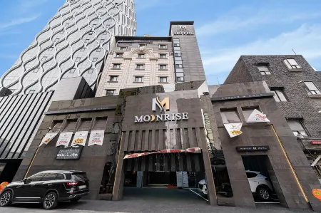 Yongin Hotel Moonrise Отели рядом с достопримечательностью «Университет Данкука»