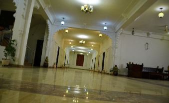 Tej Mahal Palace Bandikui