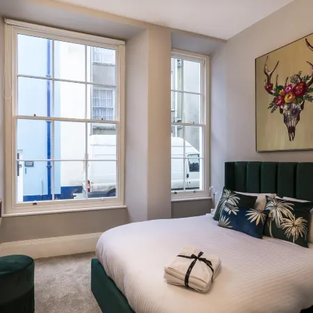 Pieces of Eight - 2 Bedroom Apartment - Tenby