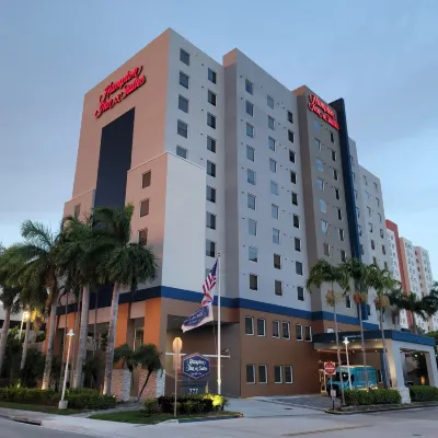 Hampton Inn & Suites Miami-Airport South-Blue Lagoon Hotel berhampiran Norwegian Cruise Line