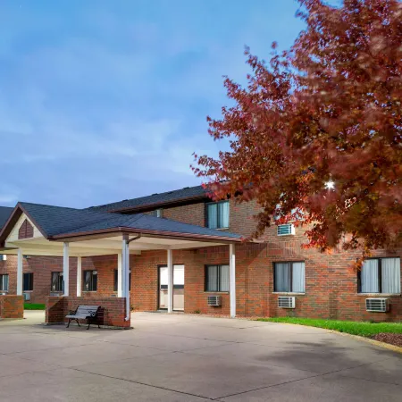 Howard Johnson by Wyndham Waterloo/Cedar Falls