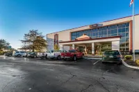 Clarion Hotel Jackson Northwest - Parkering