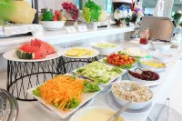 Grand Hill Resort and Spa - breakfast