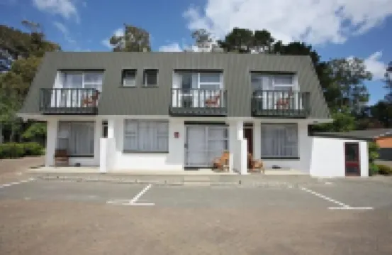 Queenspark Motel Hotels in 