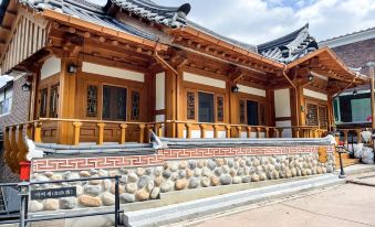 Suwon Yeoyeojae Hanok Pension