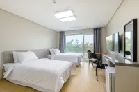 Swimeong Nolmeong Guesthouse Hotel berhampiran Taman Hallim