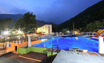 Pohang Bogyeongsa Hot Spring Park & Glamping