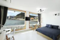 Busan Songjeong Byeorigeurin Bada Pension