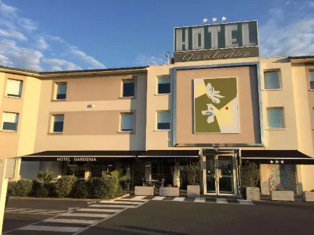 Hôtel Gardenia Bordeaux Est Отели в г. Помпиньяк