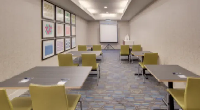 Holiday Inn Express & Suites DINUBA WEST by IHG