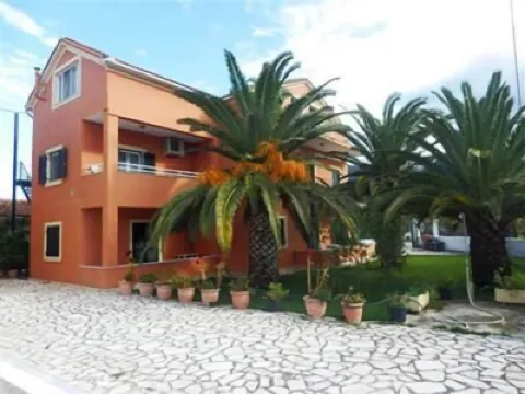 Katerina Pool Apartments โรงแรมใน