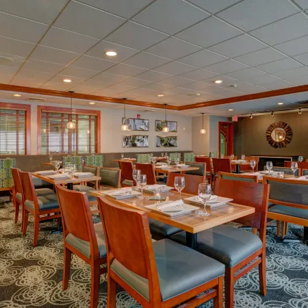 Holiday Inn & Suites MILWAUKEE AIRPORT by IHG