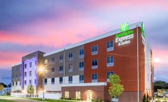 Holiday Inn Express & Suites Ottawa