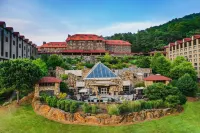 The Omni Grove Park Inn - Asheville Hotel dekat Good Vibes Silo