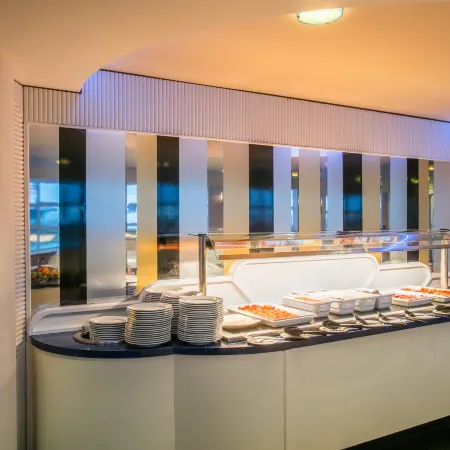 Crowne Plaza LIVERPOOL JOHN LENNON AIRPORT by IHG