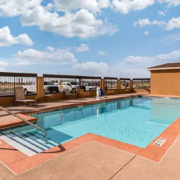 Quality Inn & Suites Carlsbad Caverns Area