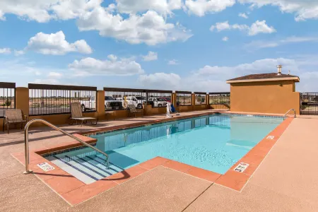 Quality Inn & Suites Carlsbad Caverns Area
