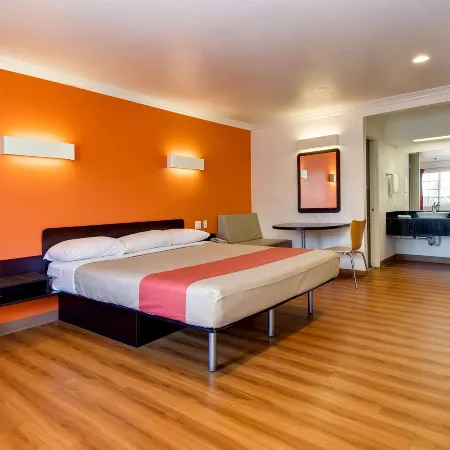 Motel 6 Garden Grove, CA