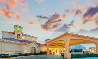 La Quinta Inn & Suites by Wyndham Salt Lake City Airport