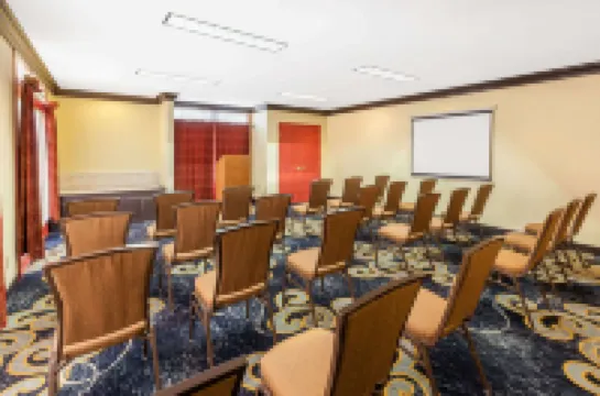 美國底特律-沃倫經濟型套房