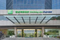Holiday Inn Express Yangzhou Slender West Lake (Wenchangge) Hotels near CPC Yangzhou Hanjiang District Committee Party School