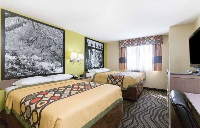Super 8 by Wyndham Brunswick/St Simons Island Area