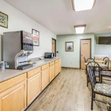 Econo Lodge, Downtown Custer Near Custer State Park and Mt Rushmore