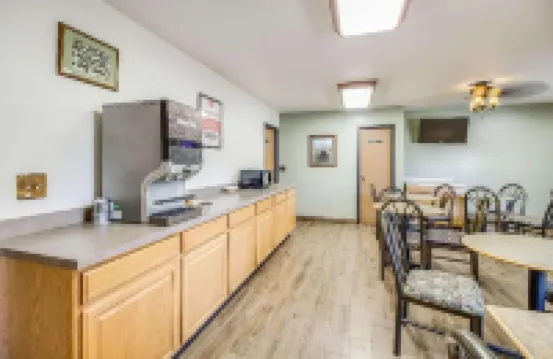 Econo Lodge, Downtown Custer Near Custer State Park and Mt Rushmore