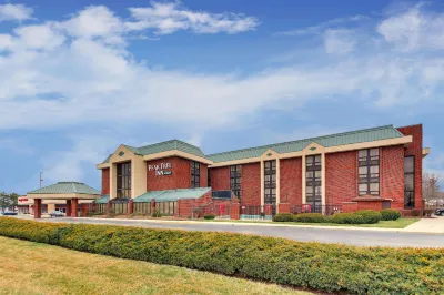 Best Western Plus Indianapolis North at Pyramids Các khách sạn gần Eagle Creek Park Beach