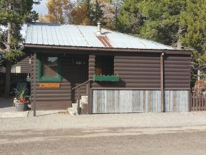 Yellowstone Wildlife Cabins