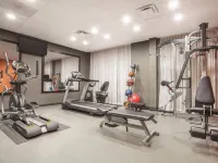 La Quinta Inn & Suites by Wyndham Forsyth - Gym