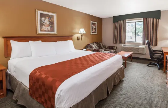 俄克拉何馬城機場北温德姆華美達酒店