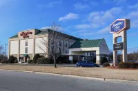 Hampton Inn Williamston فنادق في Martin County