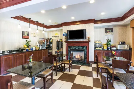 Days Inn by Wyndham Budd Lake Отели в г. Ledgewood