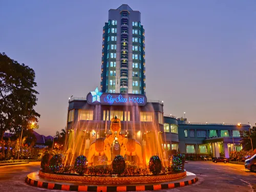 Sky Star Hotel Hotel a Thingangyun