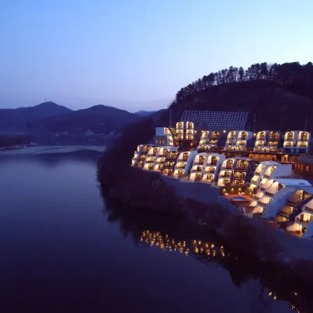 W Jiwoo Resort Отели рядом с достопримечательностью «Астрономическая обсерватория «Космопия»»