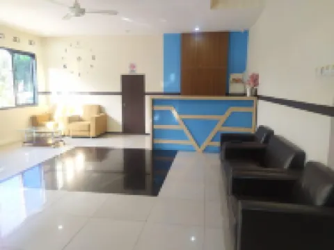 龍目彩虹之家酒店