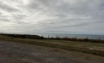 Sea Facing 2Bd Terraced Home - Peacehaven