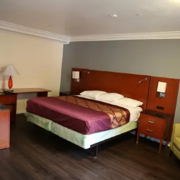 Chateau Inn & Suites