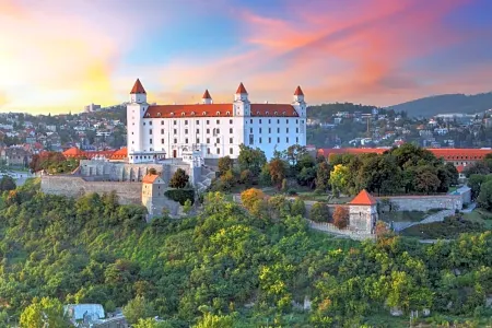 Loft Hotel Bratislava Отели рядом с достопримечательностью «Архиепископский дворец»